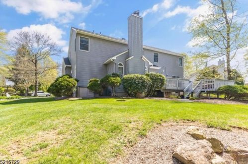 1 Village Ct, Dover NJ  07869-3497 exterior