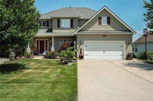 504 Hillcrest St, Leavenworth, KS 66043-2205