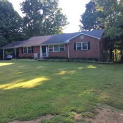 104 Matlock Ave, Athens, TN 37303-4004