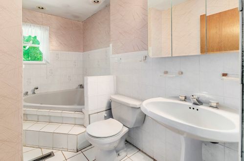 442 Naperville Rd, Willowbrook IL  60514-1021 exterior