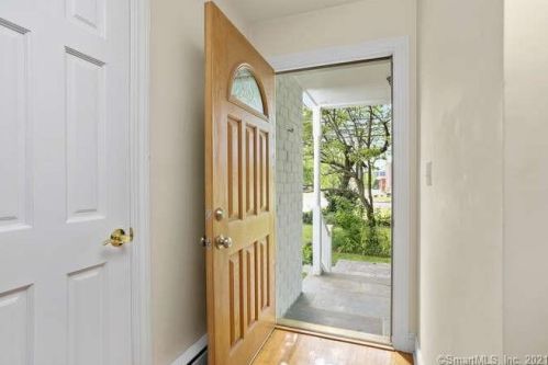82 Rocks Rd, Norwalk, CT 06851-2924