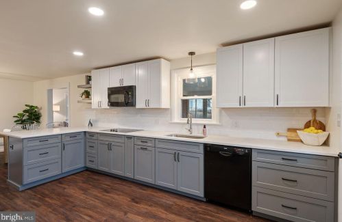 564 Lampeter Rd, Lancaster PA  17602-4010 exterior