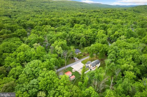 53 Bob White Dr, Harpers Ferry WV  25425-5810 exterior