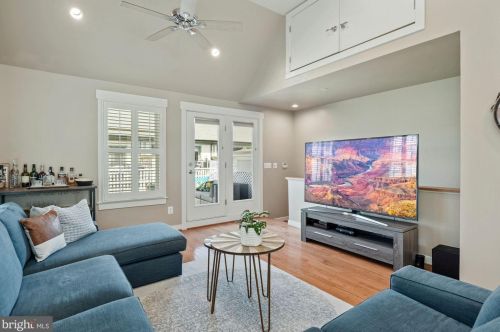 2737 Linden Ln, Silver Spring MD 20910-1212 exterior