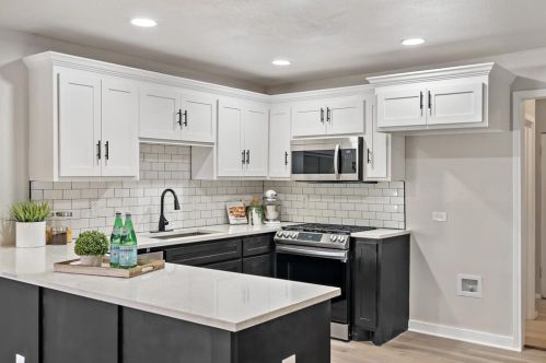 4801 Selkirk Dr, Fort Worth TX  76109-5043 exterior