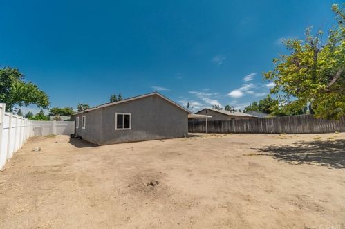 3048 Amsterdam Dr, Riverside CA  92504-4212 exterior