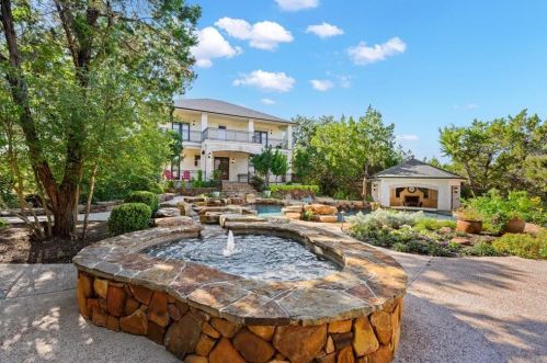 8009 Dark Vly Cv, Austin TX 78737-3520 exterior