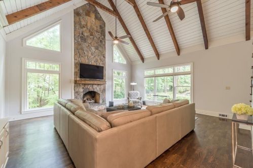 1565 Lazy River Ln, Atlanta GA  30350-3521 exterior