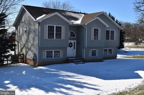 17 Violet Ln, Falling Waters, WV 25419-4238