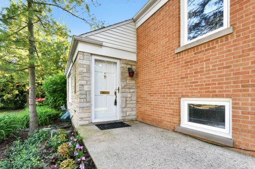 928 Echo Ln, Glenview, IL 60025-3368
