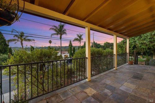 402 Powell Ave, Healdsburg, CA 95448-3420