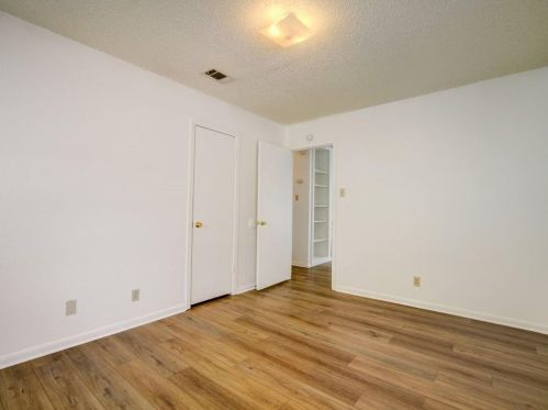404 Dittmar Rd, Austin TX  78745-7004 exterior