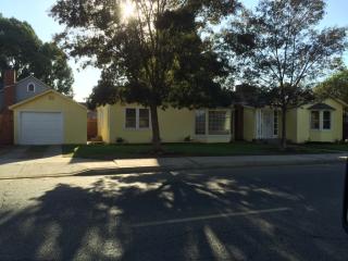 425 3rd St, Sharon, CA 93610-2515