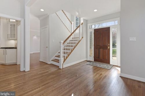 1308 Stamford Way, Herndon, VA 20194-1335
