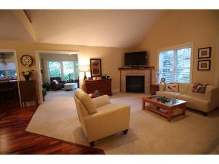 1010 Saint Johns Bay, Saint Paul, MN 55129-8537