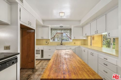 1216 Riv Ln, Santa Ana CA 92706-1425 exterior