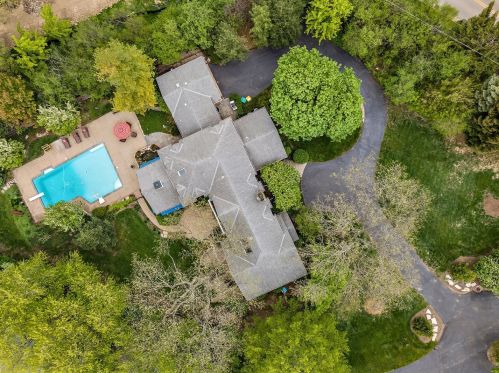 900 Bridlegate Ln, Northfield, IL 60093-1001