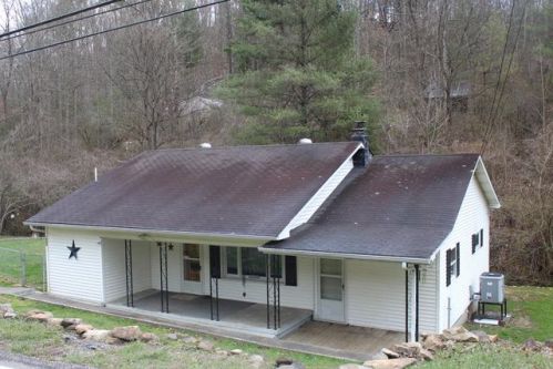 1902 Gravel Lick Rd, Castlewood, VA 24224-7152