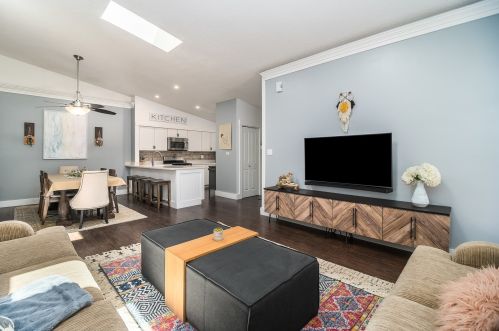 535 Fessler Ave, Naperville, IL 60565-1215