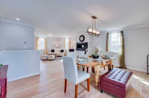 41 New Marker Rd, Wapping CT  06074-1863 exterior