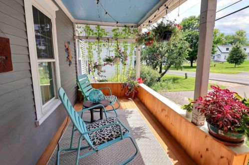 54 Maple St, Henniker, NH 03242-3505