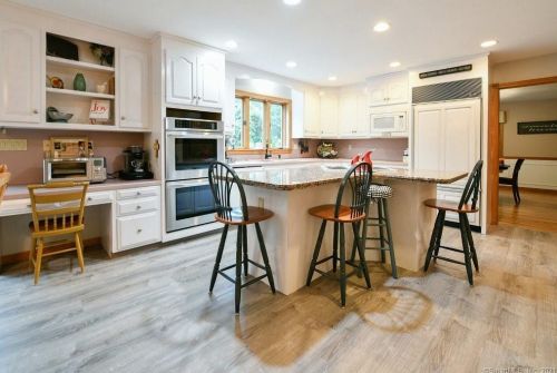 174 Garrigus Ct, Waterbury, CT 06716-3105
