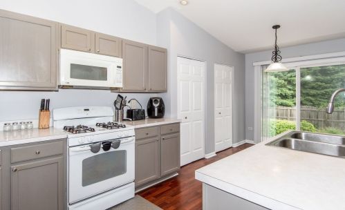 10 Picnic Ct, Lemont IL 60490-6542 exterior