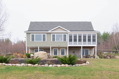 16 Pasture Ln, Holderness, NH 03245-5258