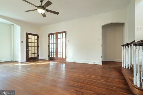 437 Carlisle St, Hanover PA 17331-2188 exterior