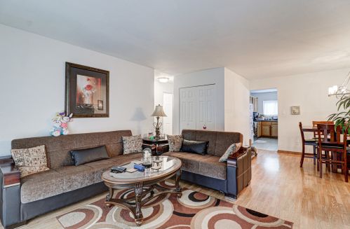 2243 Nichols Rd, Arlington Hts, IL 60004-1234
