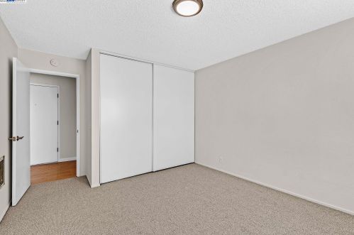 253 Castro St, San Leandro, CA 94577-5807