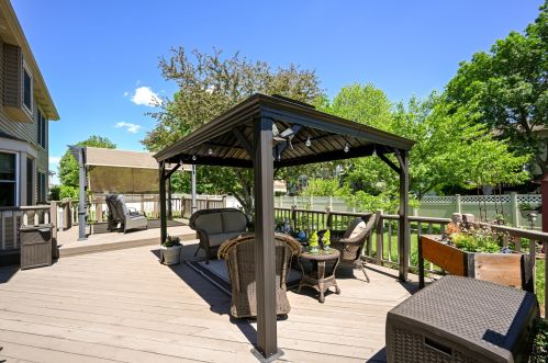 885 Chatham Dr, Carol Stream IL  60188-2979 exterior