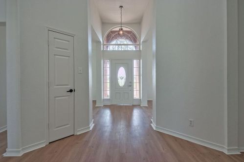 2502 Crosslands Dr, Garland TX  75040-3839 exterior