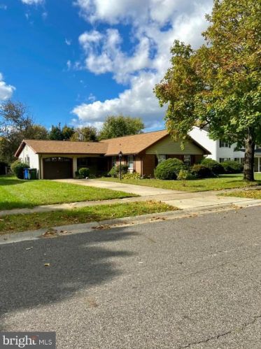 61 Henderson Ln, Willingboro, NJ 08046-1757