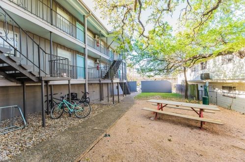 302 34th St, Austin TX  78705-1607 exterior
