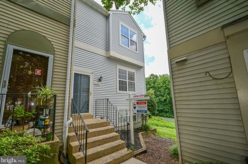 5864 Bridgetown Ct, Springfield, VA 22015-2810