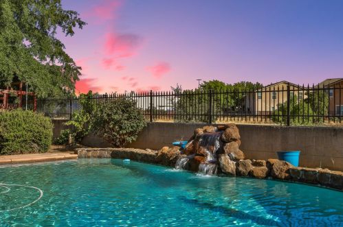 8428 Starlily Ct, Elk Grove, CA 95758-1321