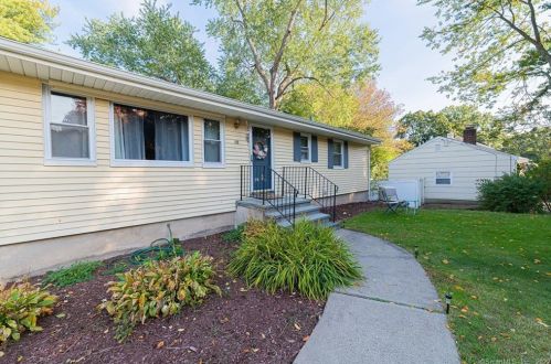 10 Flintlock Rd, Norwalk CT  06850-4425 exterior