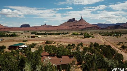 300 Holyoak Ln, Natural Bridges, UT 84532