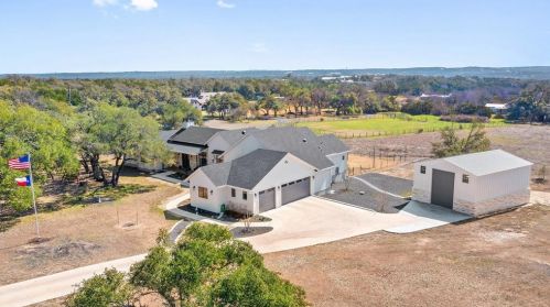 460 Hannah Dr, Mount Sharp, TX 78620-5148