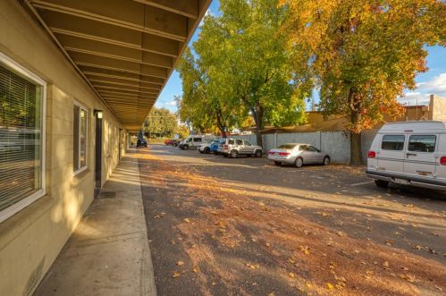 617 Tully Rd, Modesto, CA 95350-5857