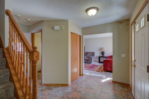 679 Falcon Ridge Rd, Saint Paul MN  55125-1458 exterior