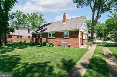 1004 Oakwood Rd, Haddonfield NJ 08033-3632 exterior