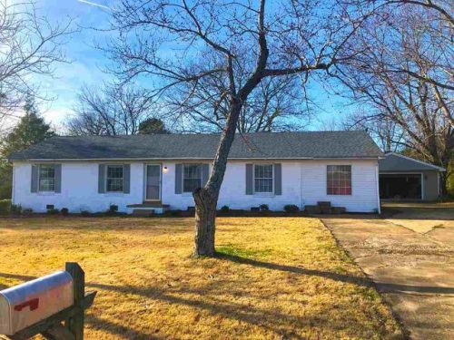 69 Helms St, Lexington, TN 38351-4009
