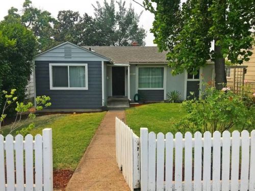 15 Lindley St, Medford, OR 97504-7036