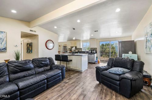 3030 Stevens St, Glendale, CA 91214-2727