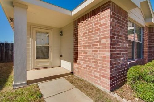 621 Woodpecker Ln, Fort Worth TX  76108-4328 exterior