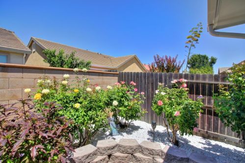 7417 Netherbury Ct, Elk Grove CA  95757-5147 exterior