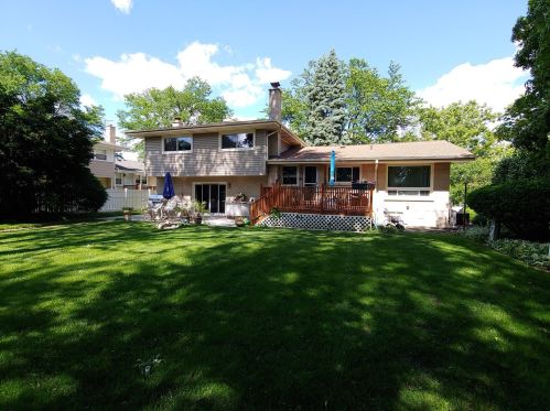 2202 Burke Dr, Arlington Hts, IL 60004-3208