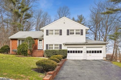 21 Tenney Rd, Town Center, NJ 07052-1315